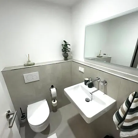 Rhein Hideaway I Balkon Mit Direktem Rheinblick I Tg-stellplatz Inklusive *